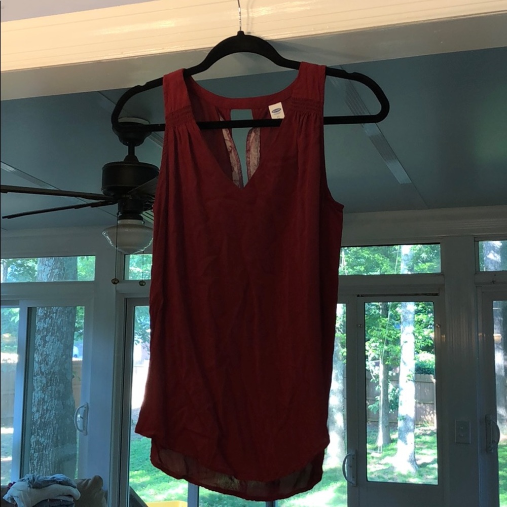 Maroon buttoned tank